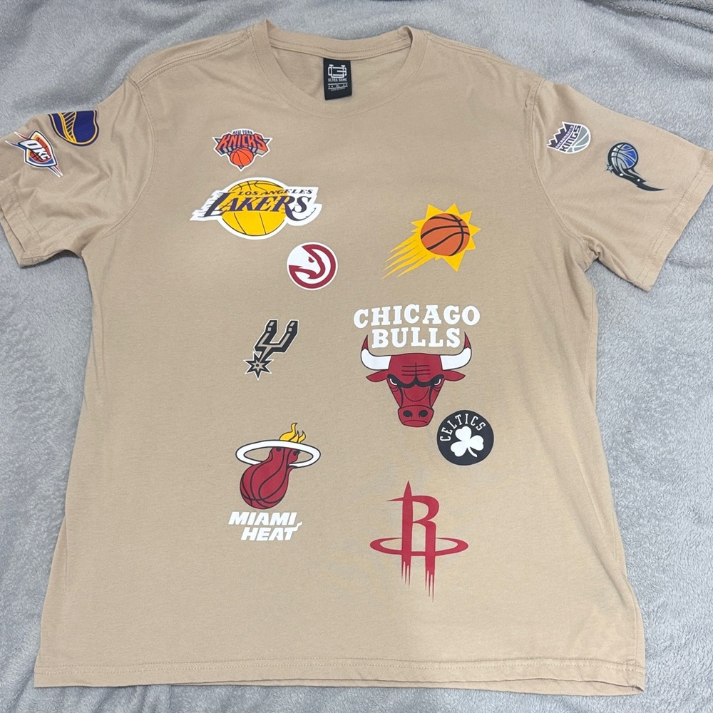 Ultra Game NBA Graphic Logo T-Shirt XL Basketball Teams Tan Tee